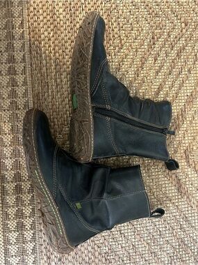 El Naturalists Black Leather Zip-Short Boots women's Sz37